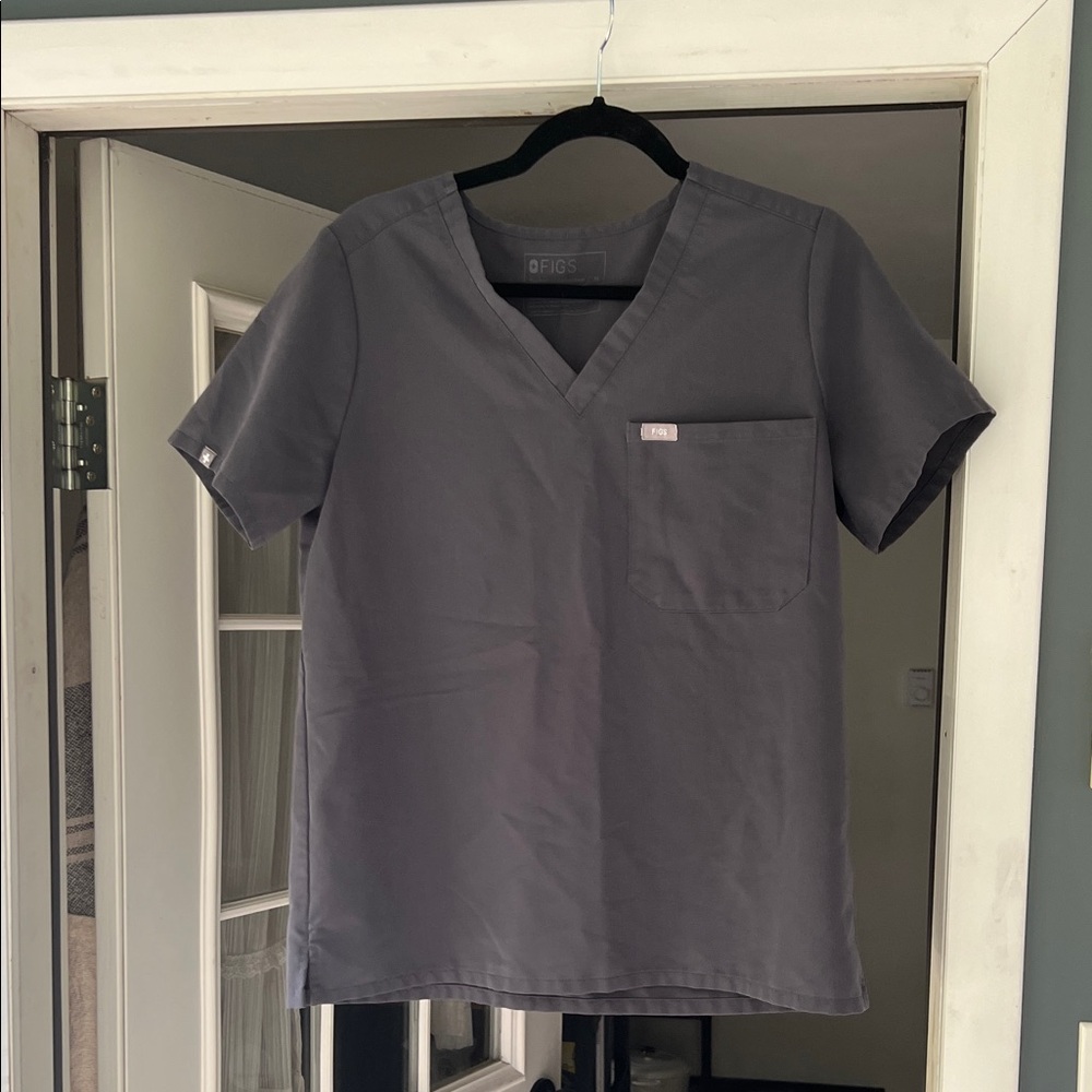 Figs women’s charcoal one pocket scrub top